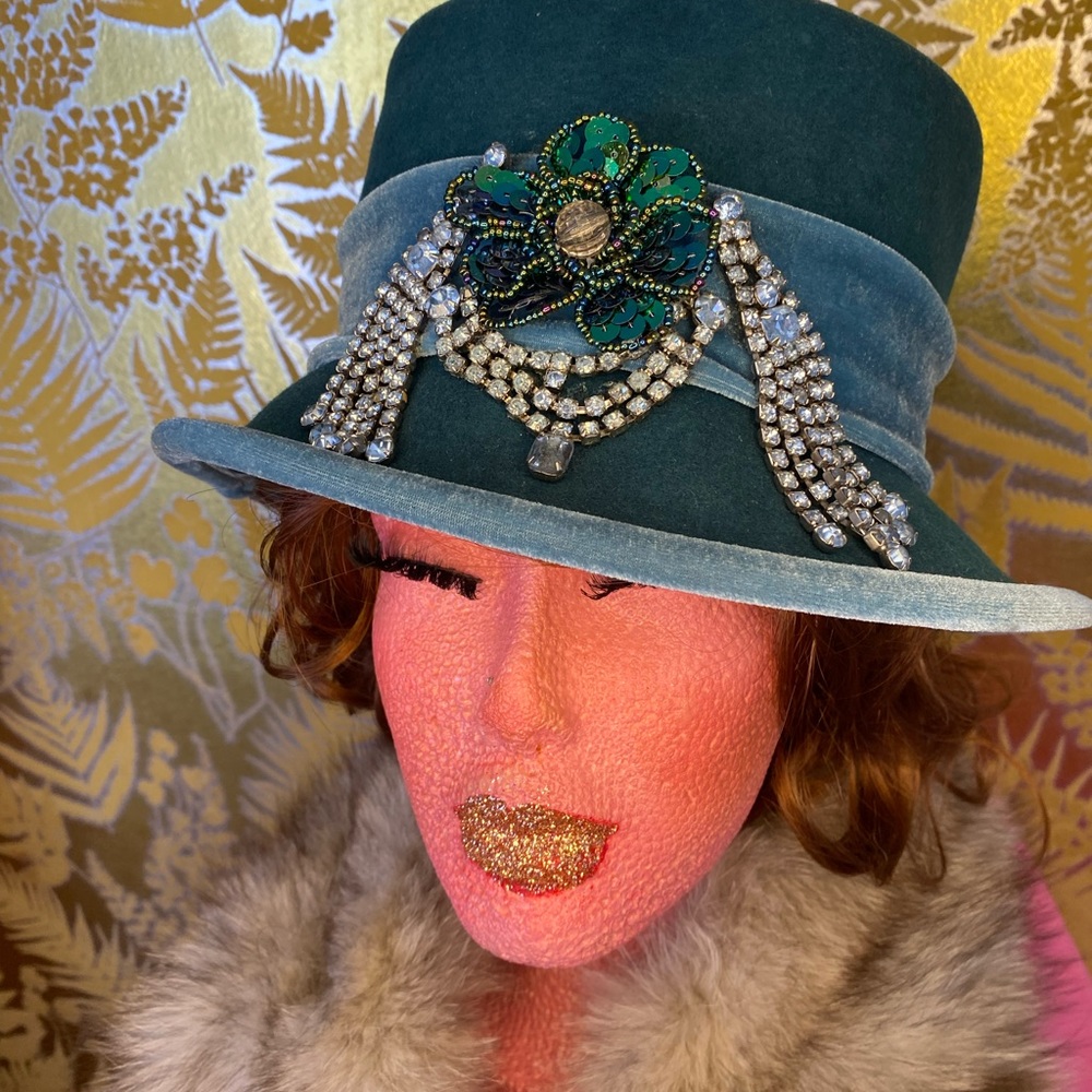 VINTAGE AUGUST - Elegant Turquoise 100% Wool Hat with Crystal Embellishments